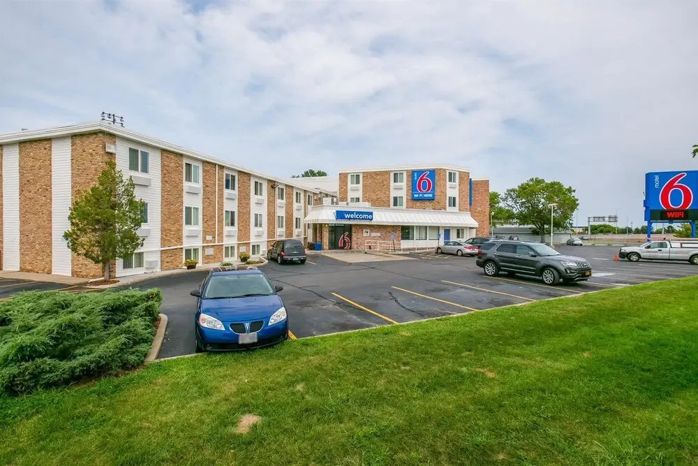 photo 1 of Motel 6 Minneapolis Airport - Mall of America