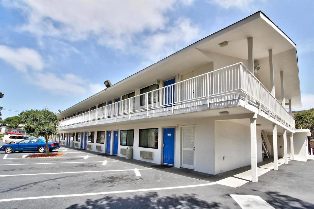 photo 1 of Vagabond Inn Monterey