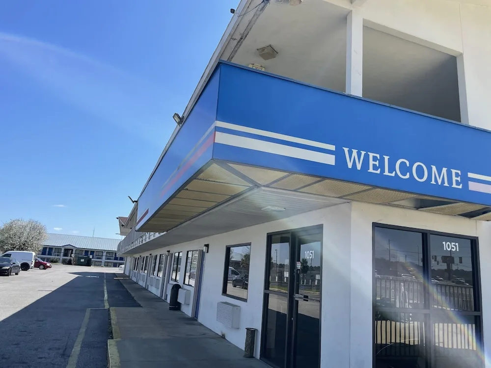 photo 1 of Motel 6 Montgomery
