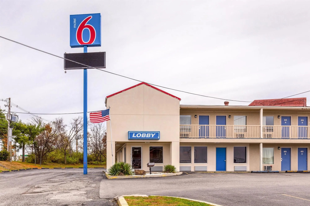 photo 1 of Motel 6 Mount Vernon, IL