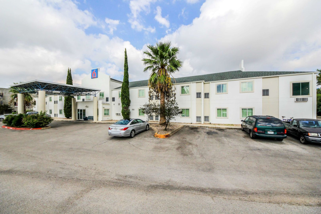 photo 1 of Motel 6 New Braunfels, TX