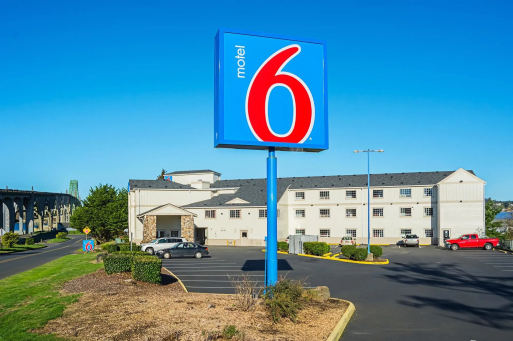 photo 1 of Motel 6 Newport, OR