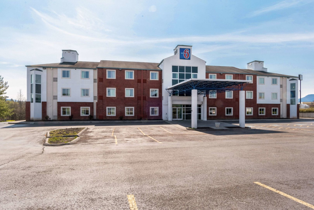 photo 1 of Motel 6 Newport, TN