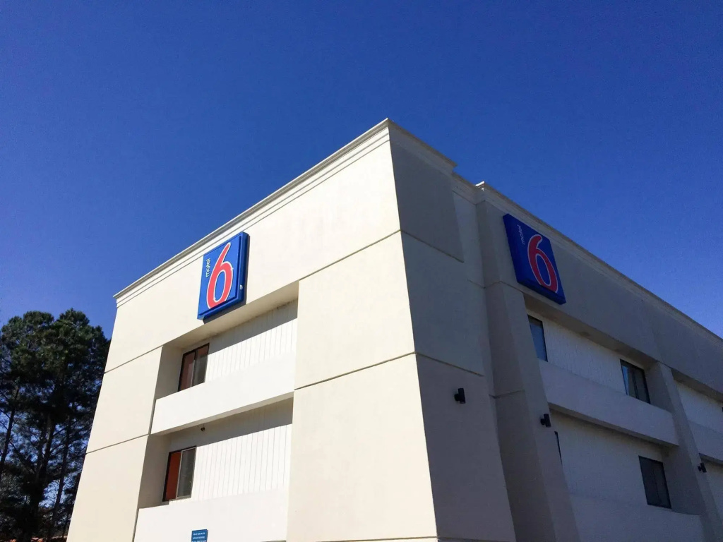 photo 1 of Motel 6 Norcross, GA
