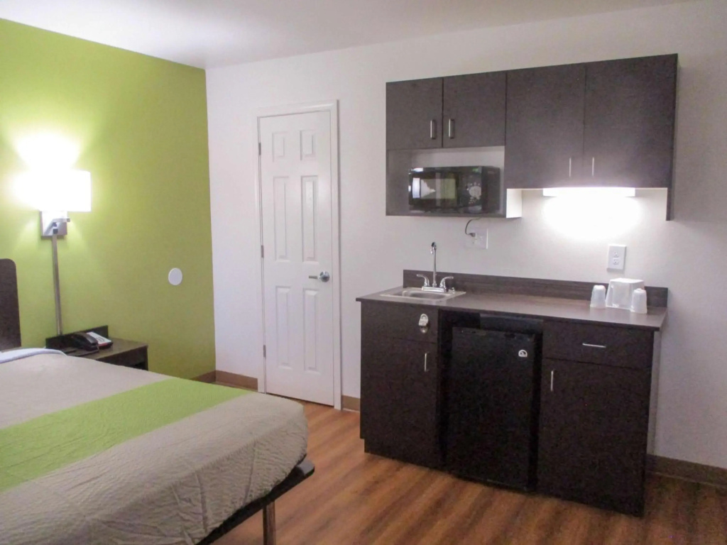 photo 1 of Motel 6-North Olmsted, OH - Cleveland