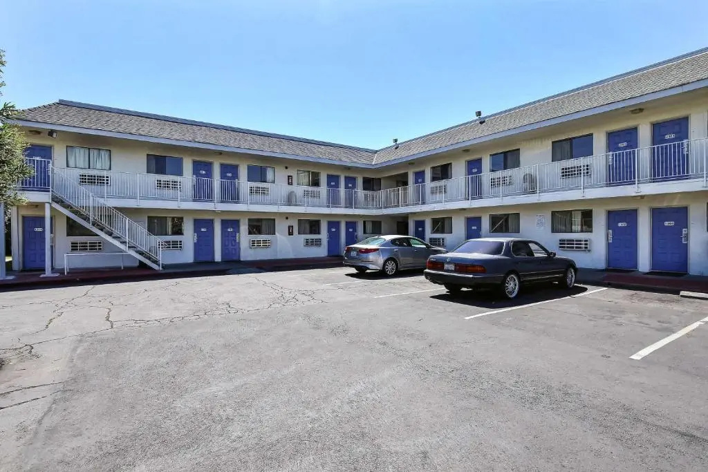 photo 1 of Motel 6-Oakland, CA - Airport
