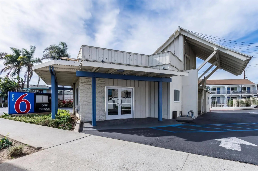 photo 1 of Pacific Inn