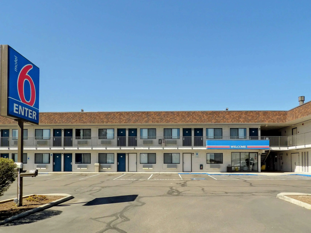 photo 1 of Motel 6 Ontario, OR