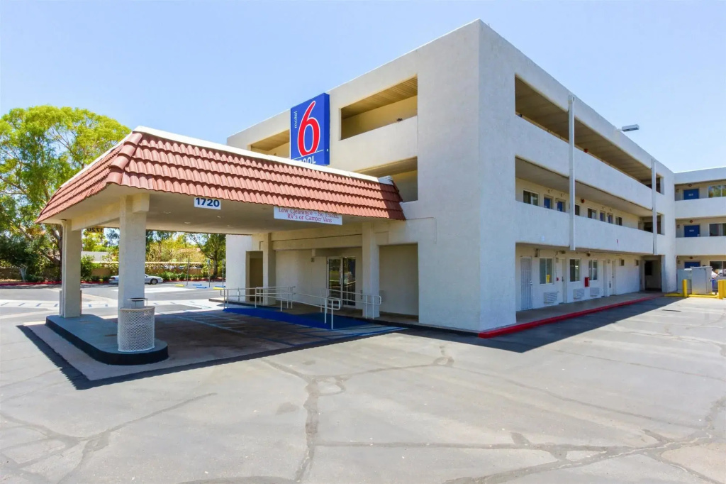 photo 1 of Motel 6 Tempe, AZ – Phoenix Airport – Priest Dr