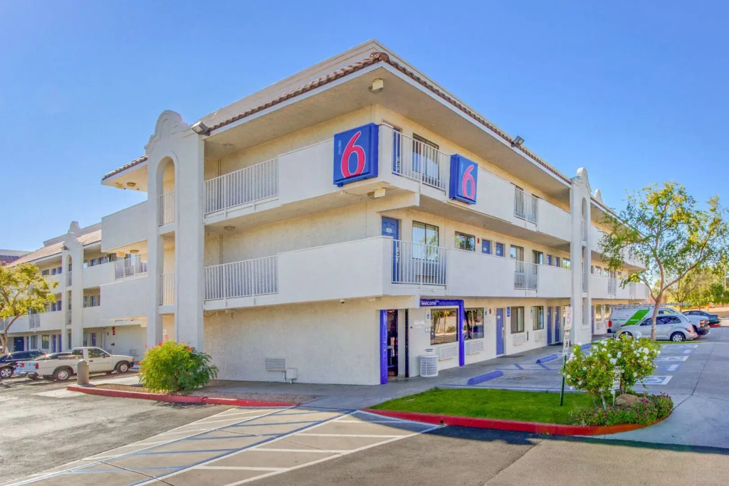 photo 1 of Motel 6 Phoenix, AZ - West