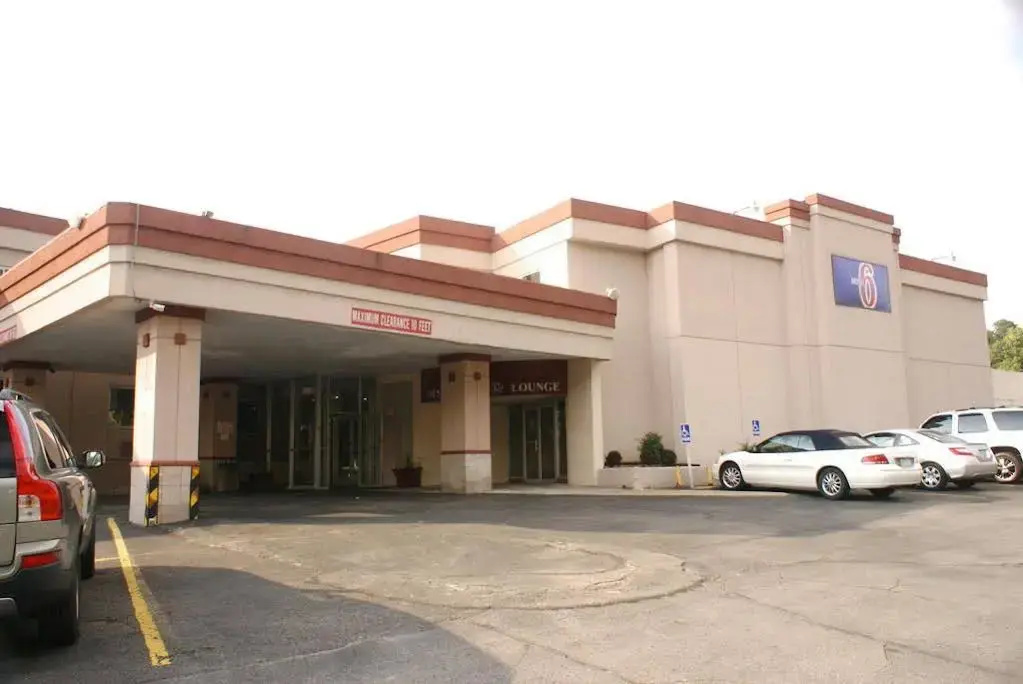 photo 1 of Motel 6 Pittsburgh - Crafton