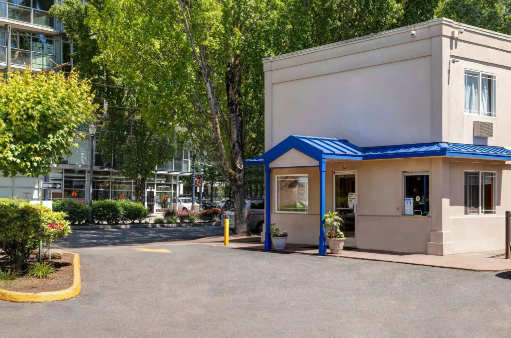 photo 1 of Motel 6 Portland, OR - Downtown