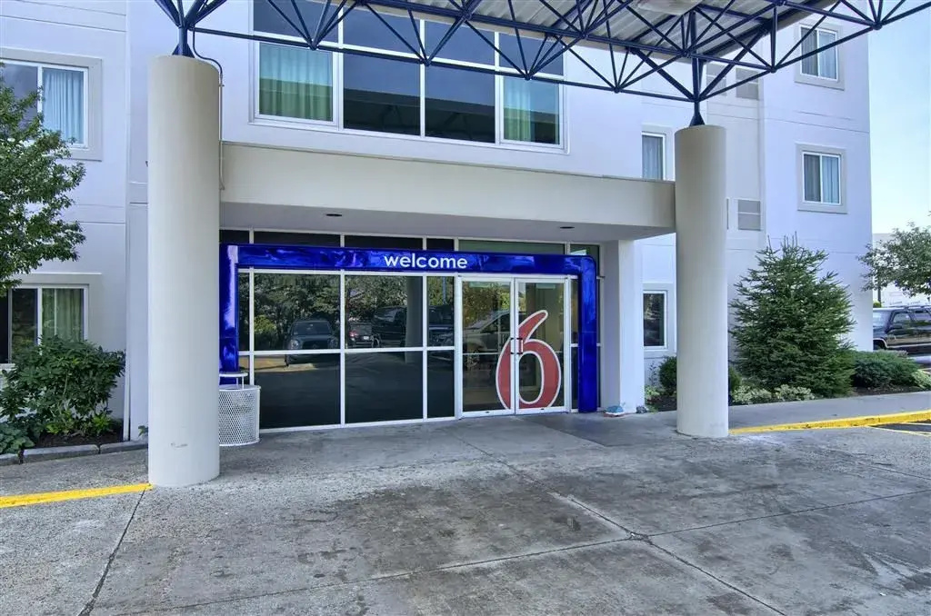 photo 1 of Motel 6 Portsmouth, NH