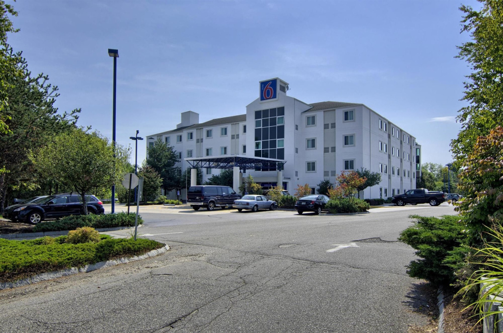 photo 1 of Motel 6 Portsmouth, NH