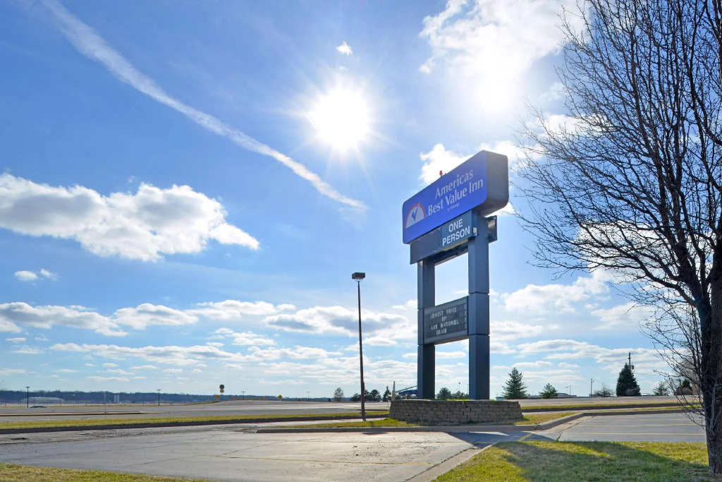 photo 1 of Americas Best Value Inn Moline - Moline, IL