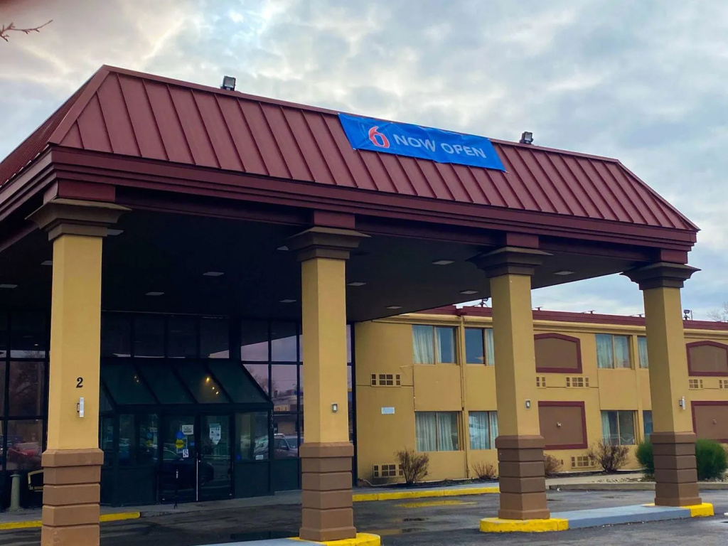 photo 1 of Motel 6 Rochester, NY - Airport