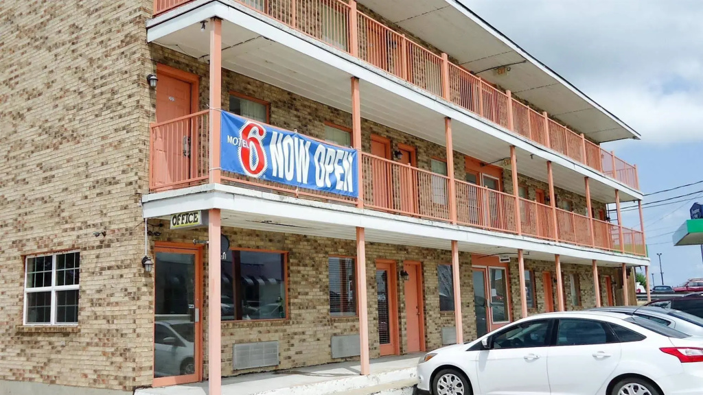 photo 1 of Motel 6 Rolla, MO