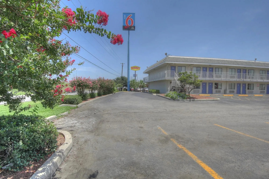 photo 1 of Motel 6 San Antonio, TX - Fort Sam Houston