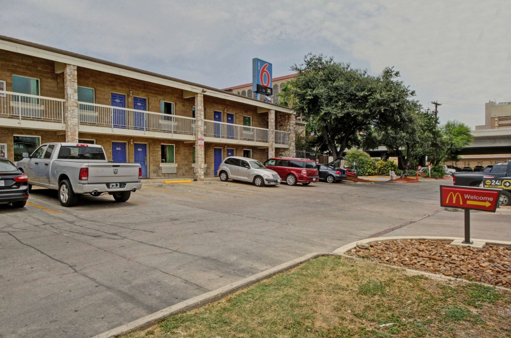 photo 1 of Motel 6 San Antonio, TX - Downtown - Market Square