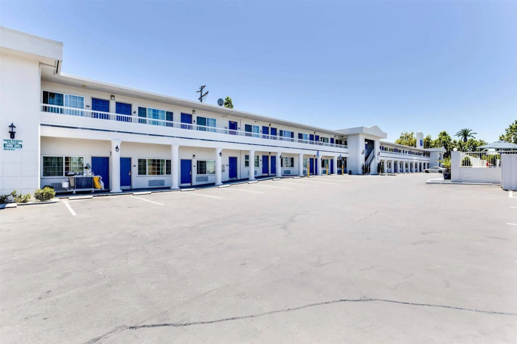 photo 1 of Motel 6 San Jose, CA - Convention Center