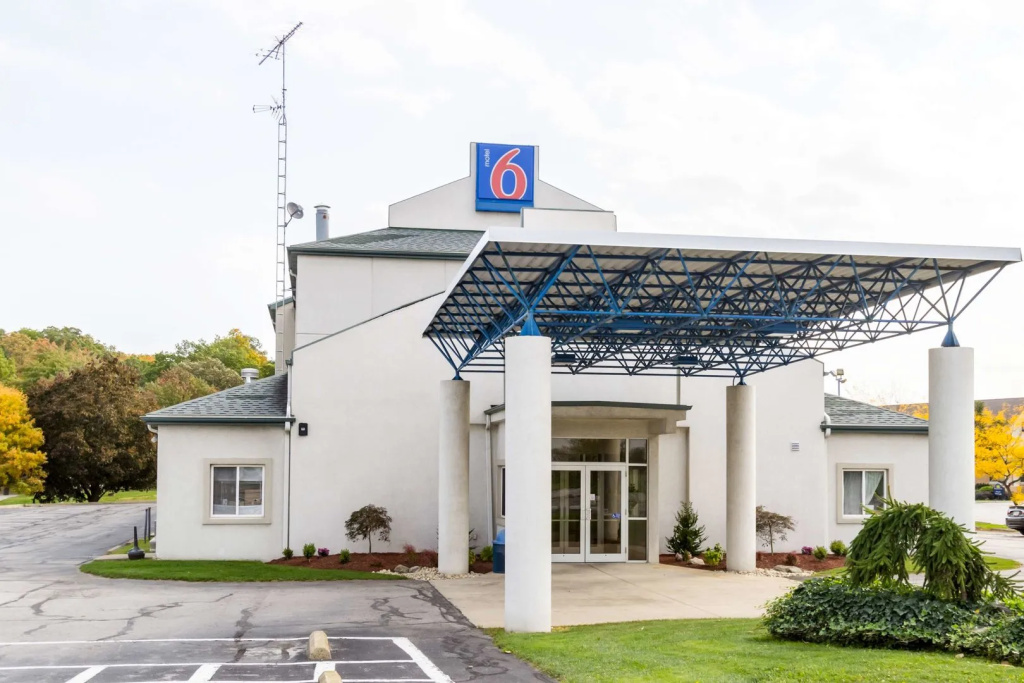 photo 1 of Motel 6 Milan, OH - Sandusky