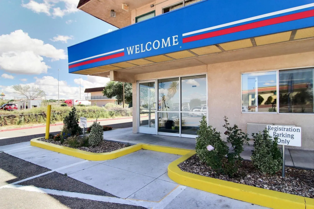 photo 1 of Motel 6 Santa Rosa, NM