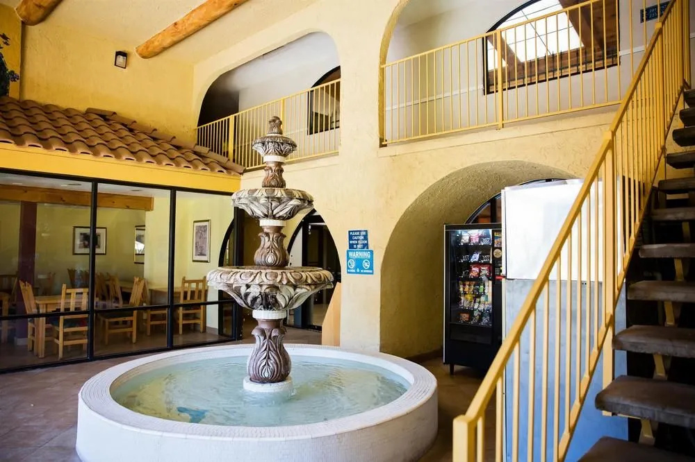 photo 1 of Motel 6 Phoenix - Scottsdale West, AZ