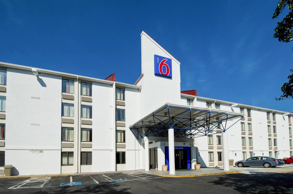 photo 1 of Motel 6 Springfield, VA - Washington DC Southwest