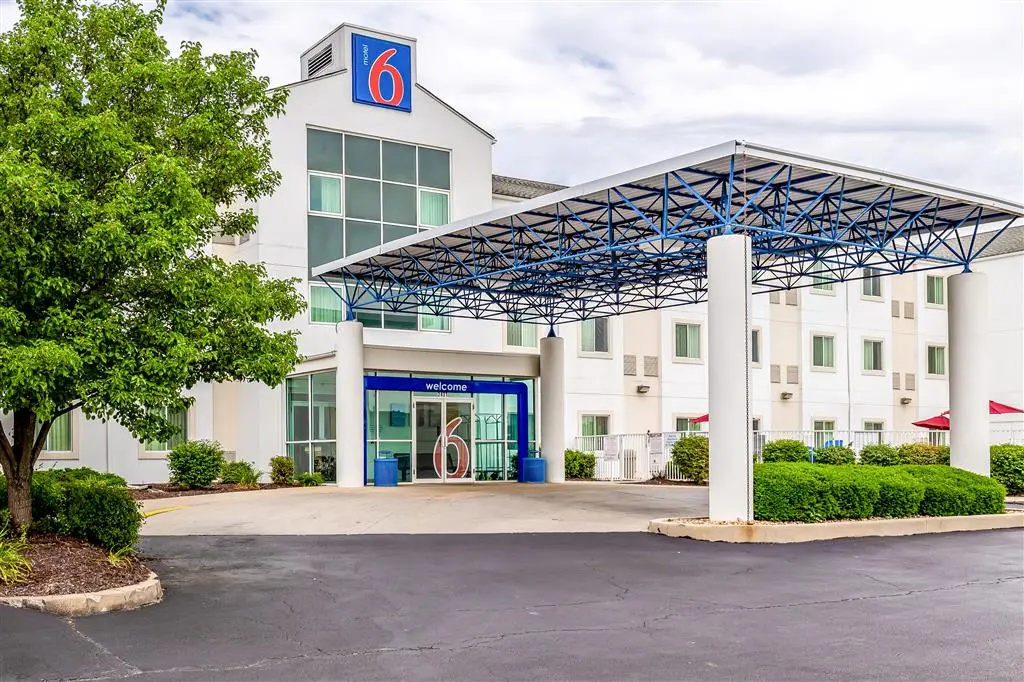 photo 1 of Motel 6 St Louis South