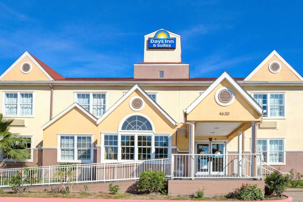 photo 1 of Motel 6 Stafford, TX – Sw Houston - Sugarland
