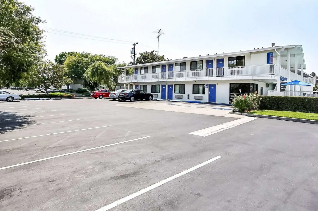 photo 1 of Motel 6 Sunnyvale, CA - South