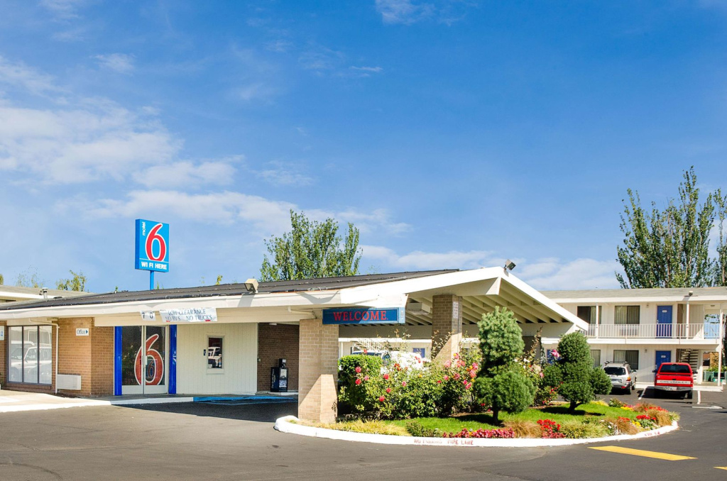 photo 1 of Motel 6 Tacoma, WA - Fife