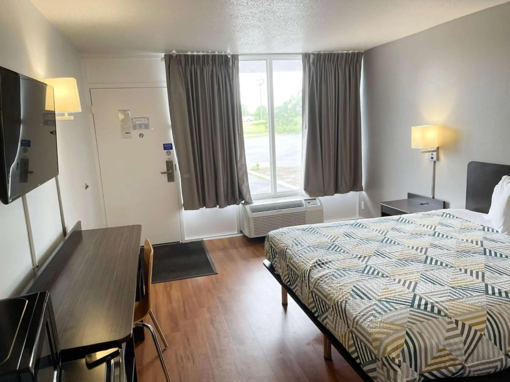 photo 1 of Motel 6 Troy, OH