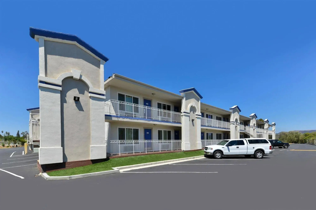 photo 1 of Motel 6-Vista, CA