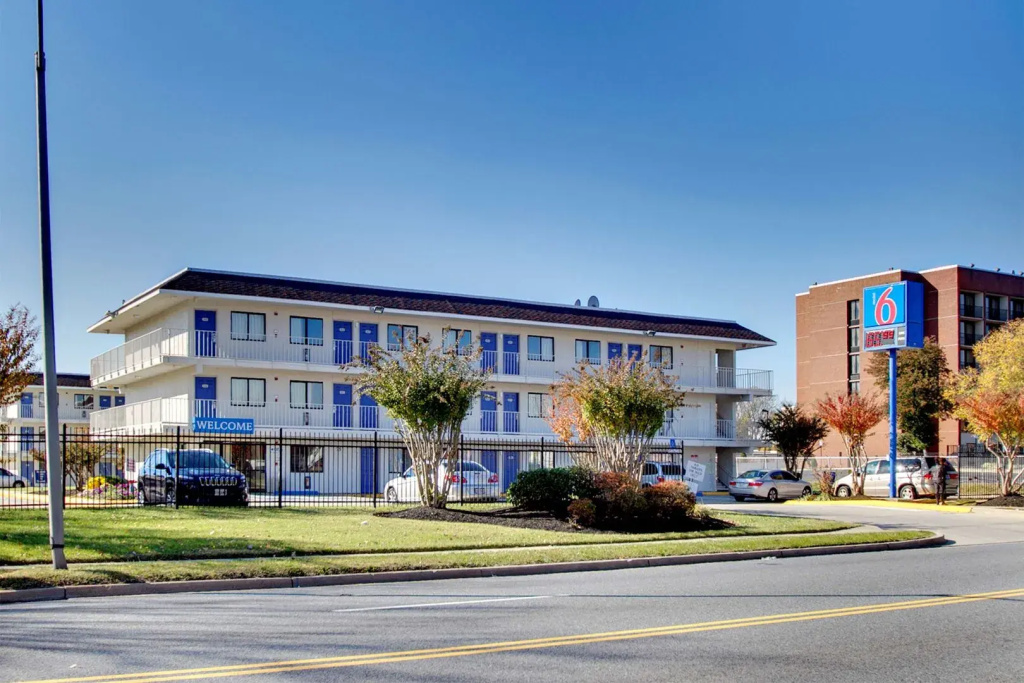 photo 1 of Motel 6 Capitol Heights, MD - Washington