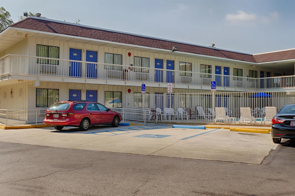 photo 1 of Motel 6 Laurel, DC - Washington Northeast