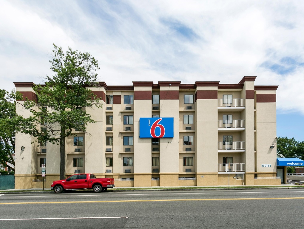 photo 1 of Motel 6 Washington, DC