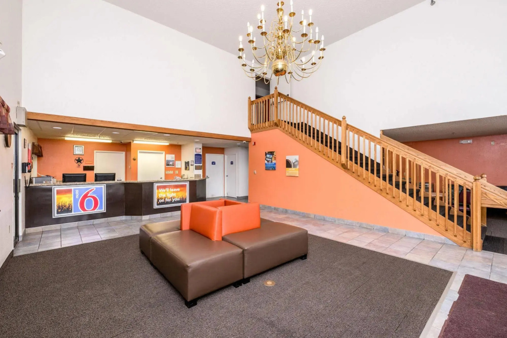 photo 1 of Motel 6 Waterloo, IA