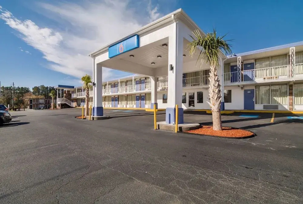 photo 1 of Motel 6 West Columbia Sc Airport