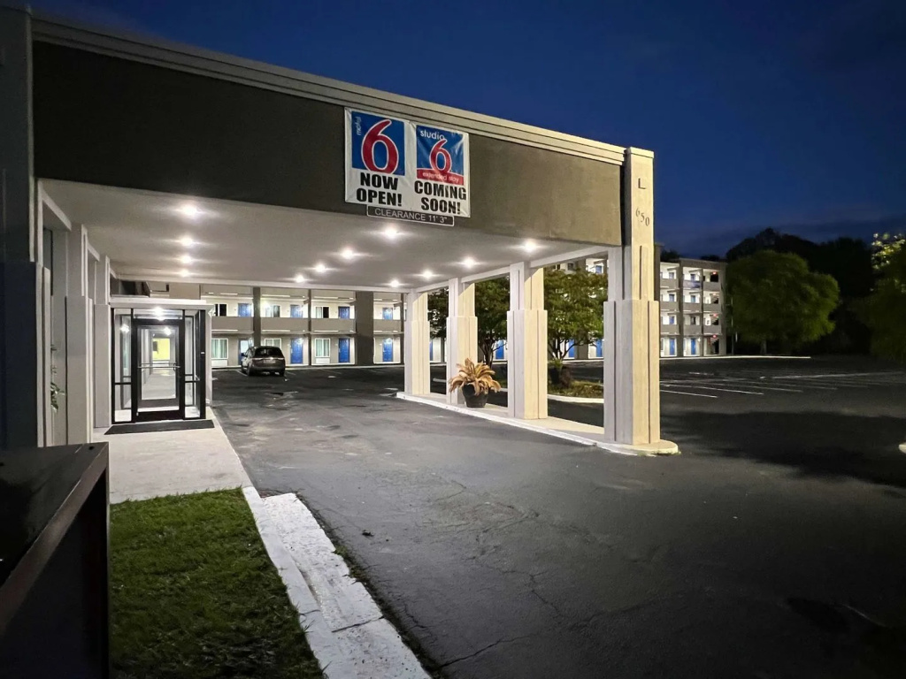 photo 1 of Motel 6 West Columbia, SC - Airport