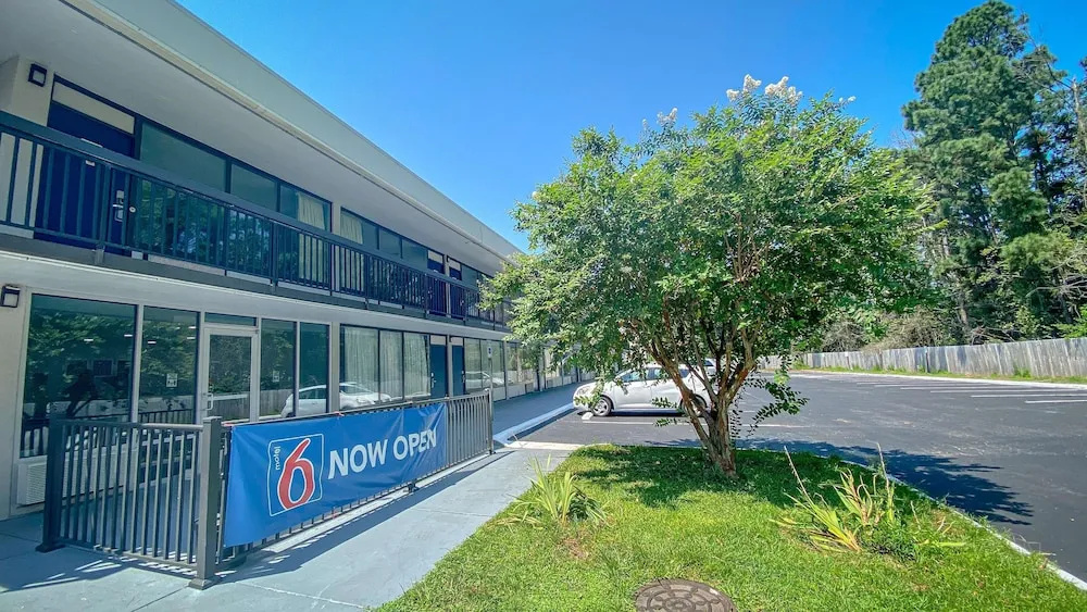 photo 1 of Motel 6 Wilmington, NC - Market Street