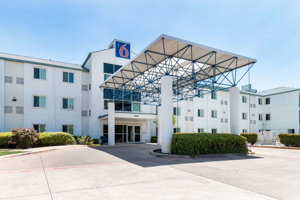 photo 1 of Motel 6 Irving, TX - DFW Airport North