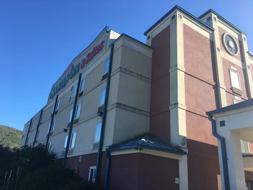 photo 1 of Mountain Inn & Suites