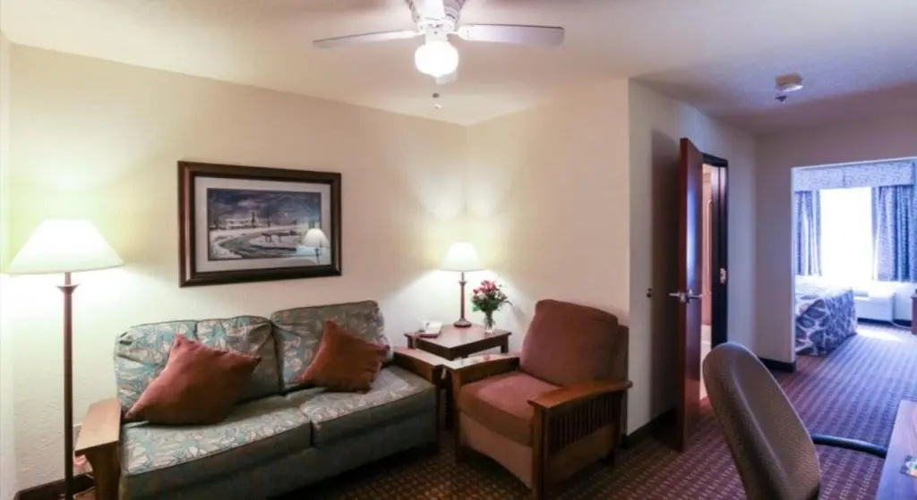 photo 1 of Mountain Inn and Suites Airport