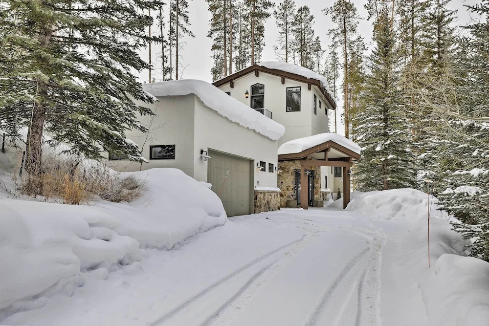 photo 1 of Vail Mountain Retreat w/ Hot Tub & Deck!
