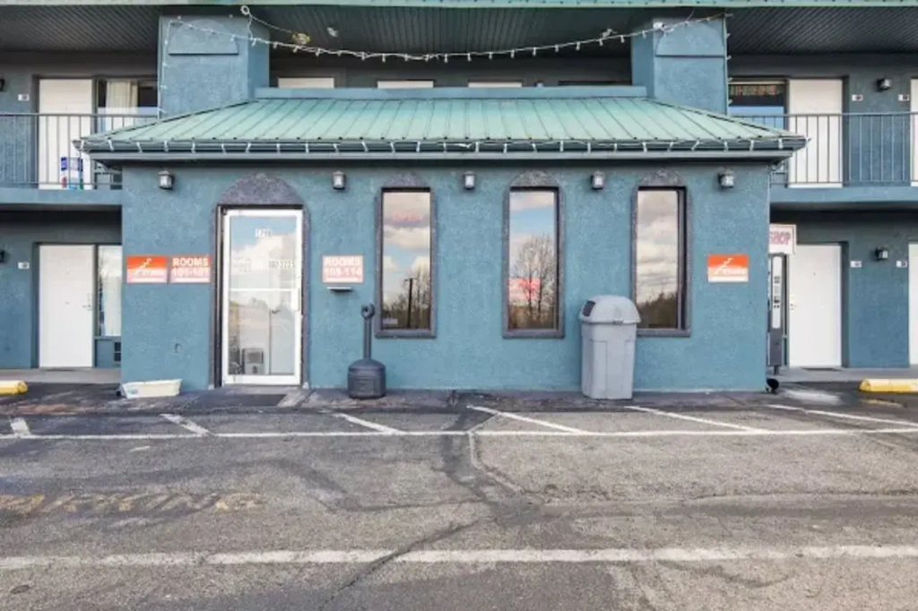 photo 1 of OYO Hotel Mt. Vernon KY - Renfro valley/I-75