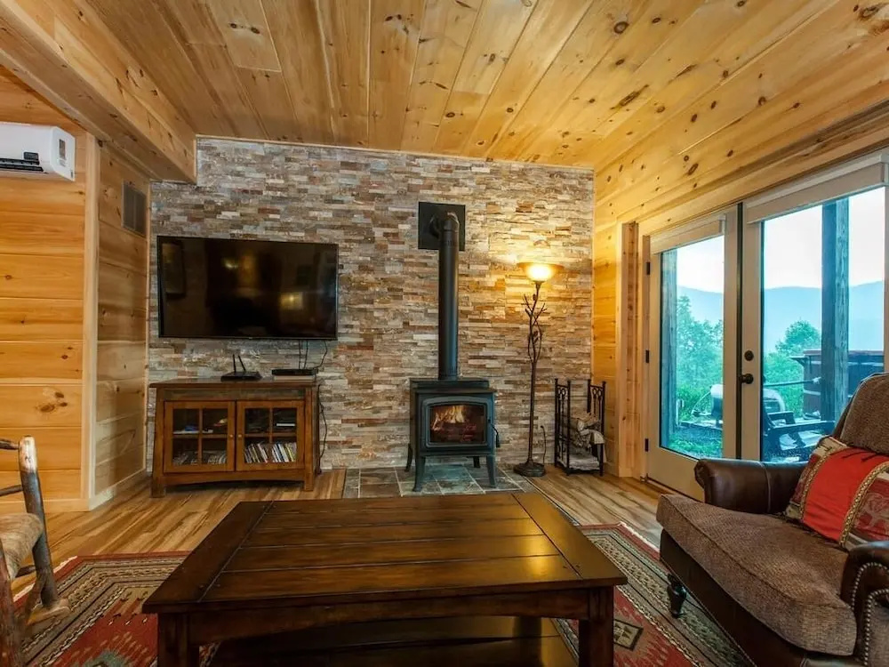 photo 1 of Mountain-view Retreat W/ Hot Tub & Firepit 4 Bedroom Cabin