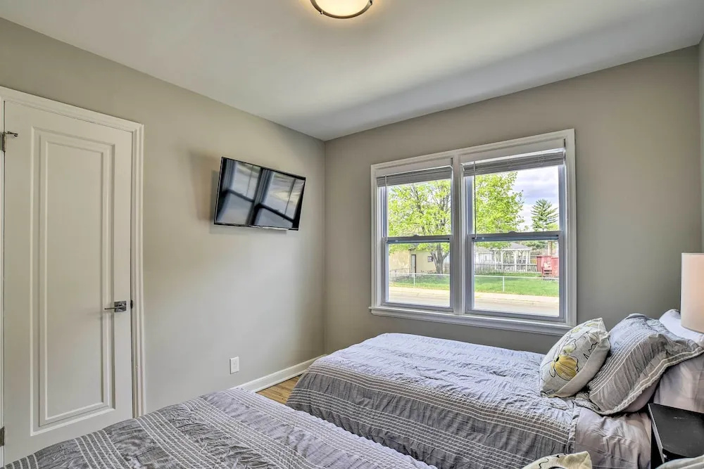 photo 1 of Mpls Duplex w/ Wifi & Kitchen: 5 Mi to Dtwn!