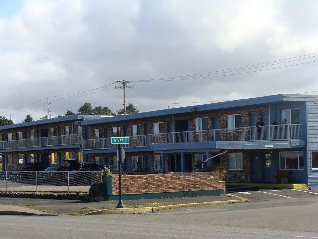 photo 1 of Seven Seas Inn & Suites