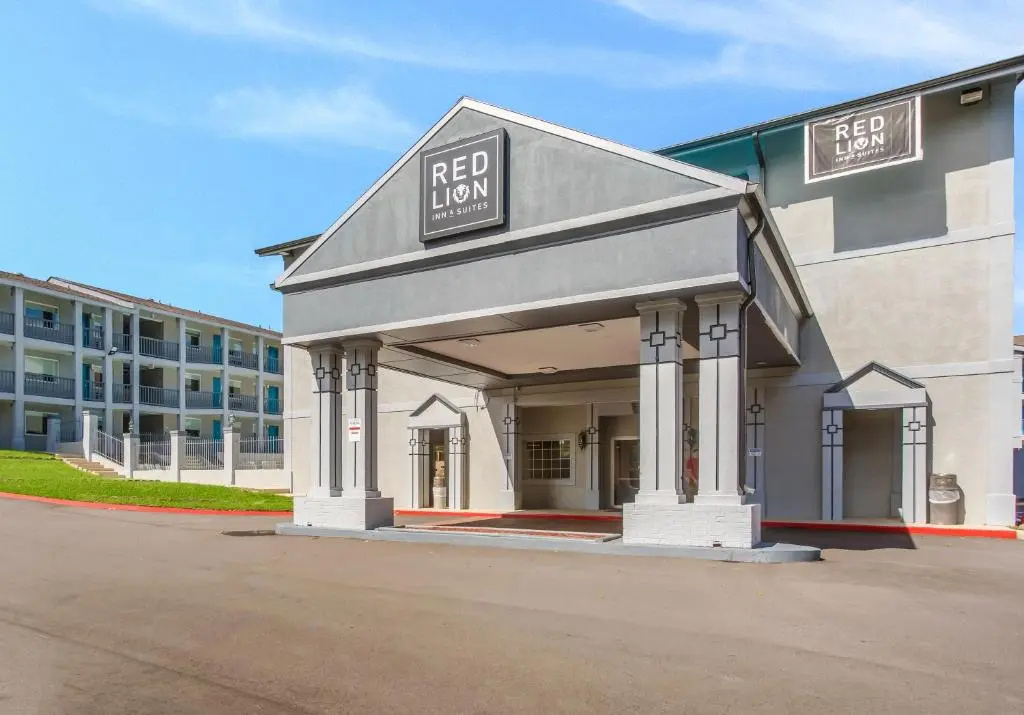 photo 1 of Red Lion Inn & Suites Nashville Airport